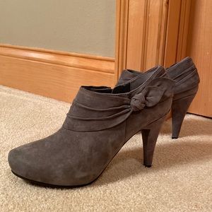 me too Gray Suede Booties with Bow